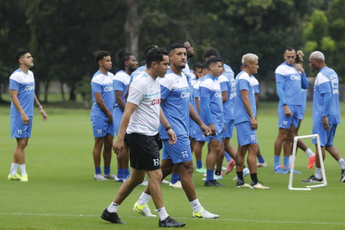 Por poco lo lesiona, sorpresa en entreno de Honduras y la broma a jugadores del Olimpia