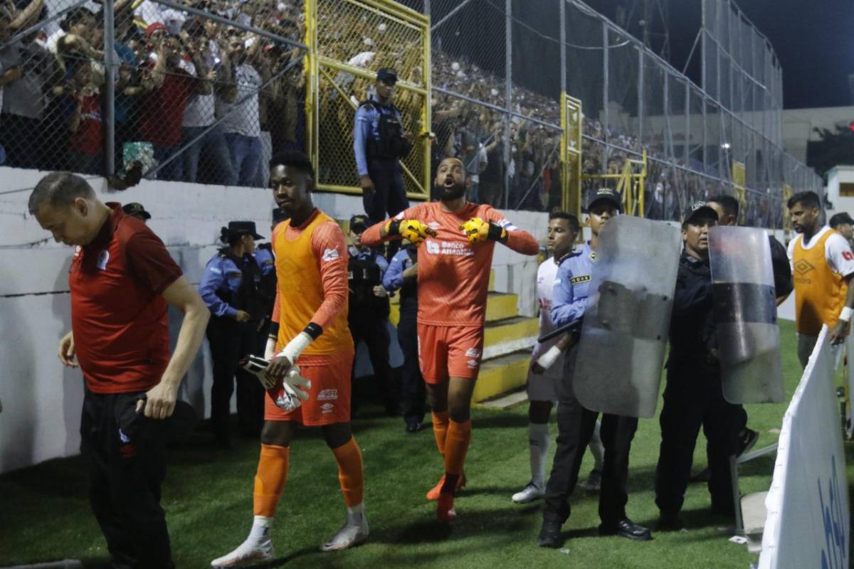 No se vio: Tristeza de jugadores de Olimpia, Menjívar ante la afición y llenazo en el Morazán