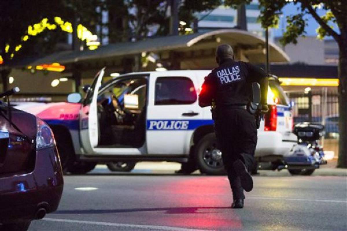 Estados Unidos: Cinco policías muertos a tiros en protesta en Dallas  