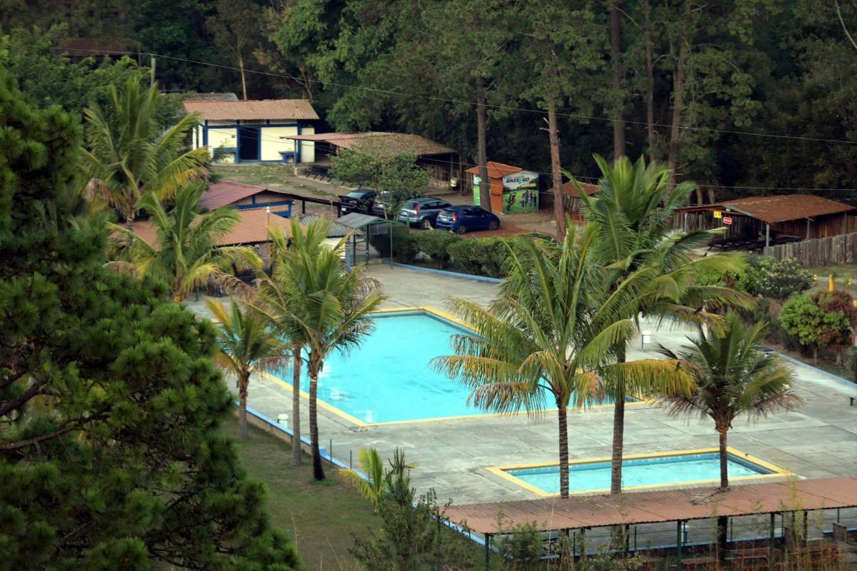 También hay piscinas para que los visitantes puedan bañar surante el verano. La entrada tiene un costo adicional.