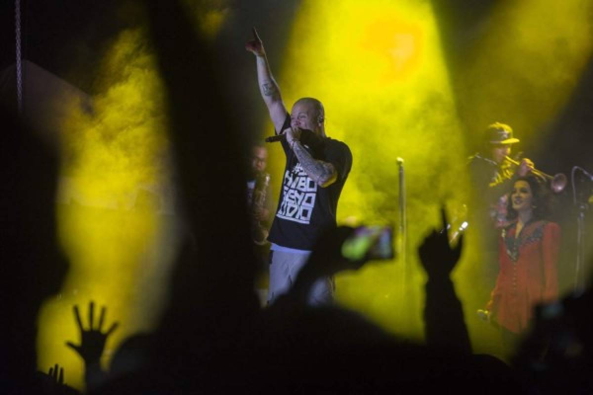 Calle 13 canta por víctimas de la guerra