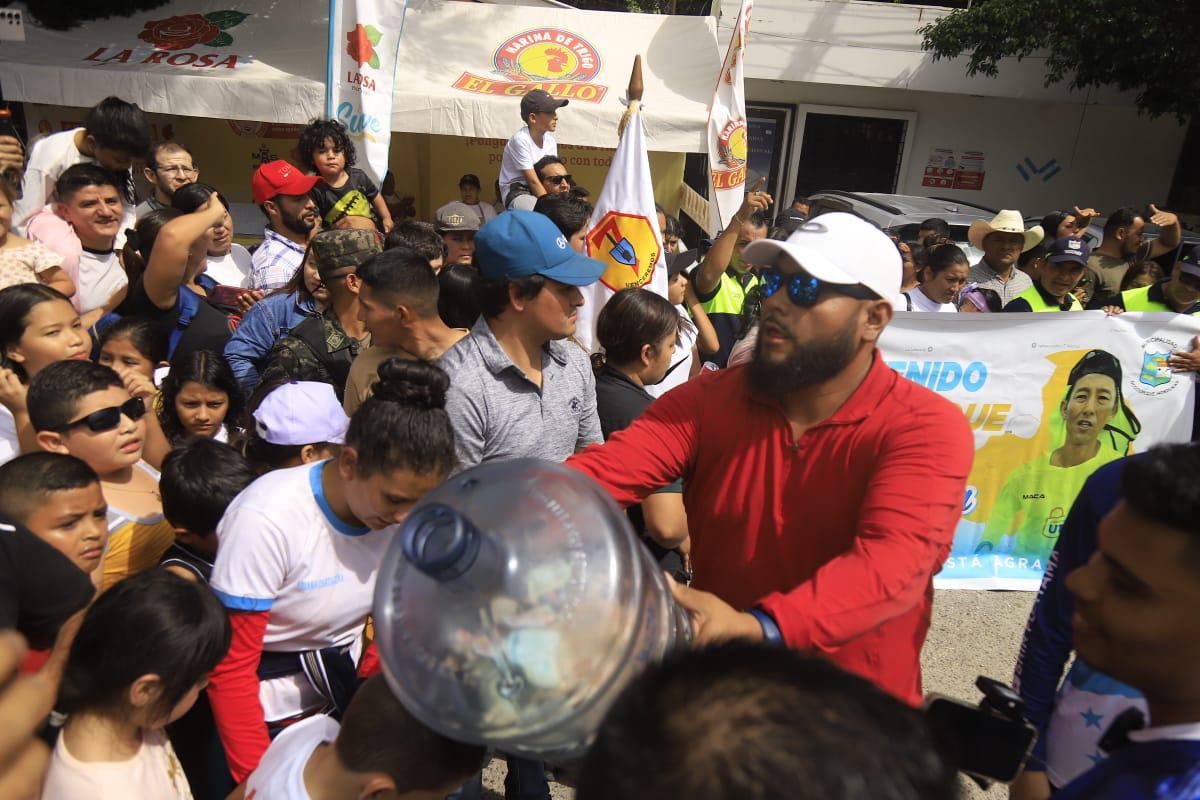 ¡Recibido como un héroe! Shin Fujiyama llega a Honduras tras recorrer 3,000 kilómetros