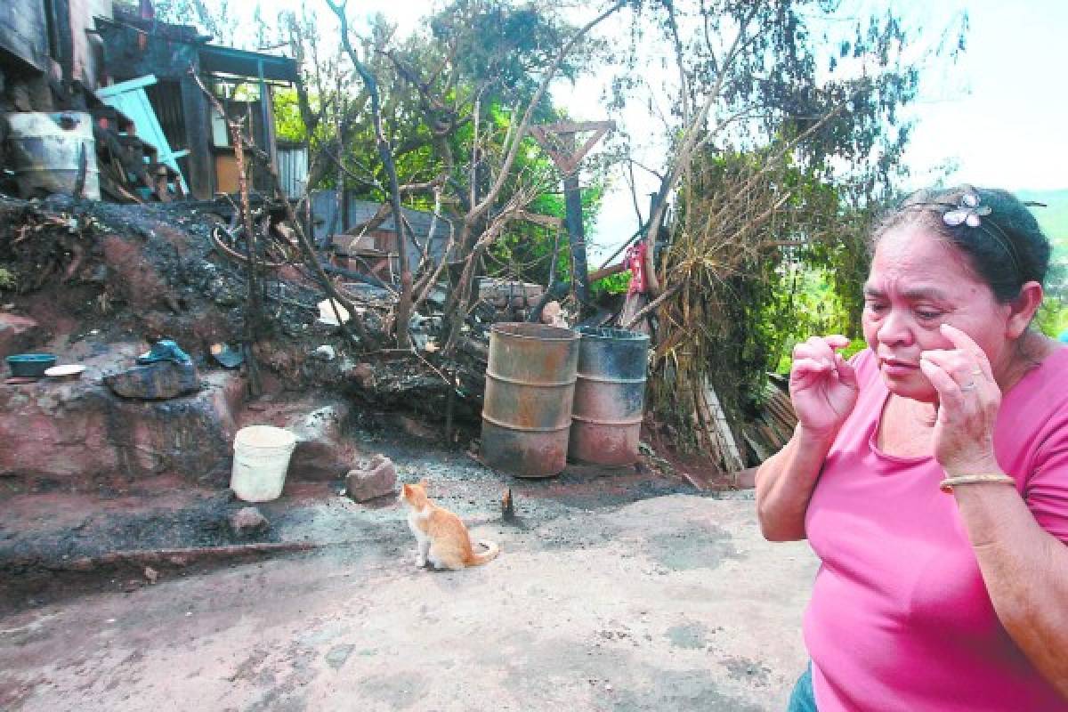 Construirán casa a damnificados por incendio