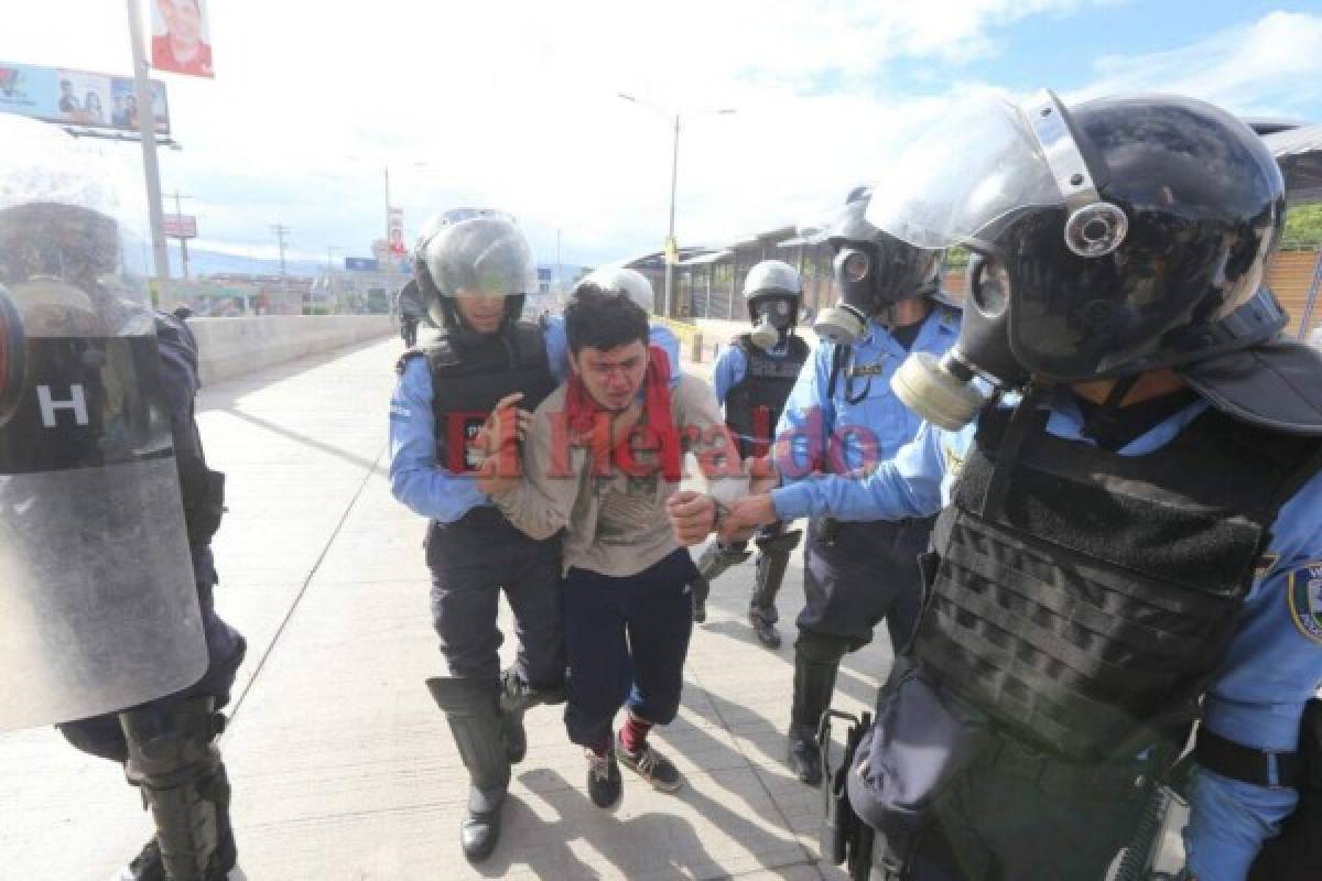 Supuestos estudiantes intentan tomarse la UNAH este lunes