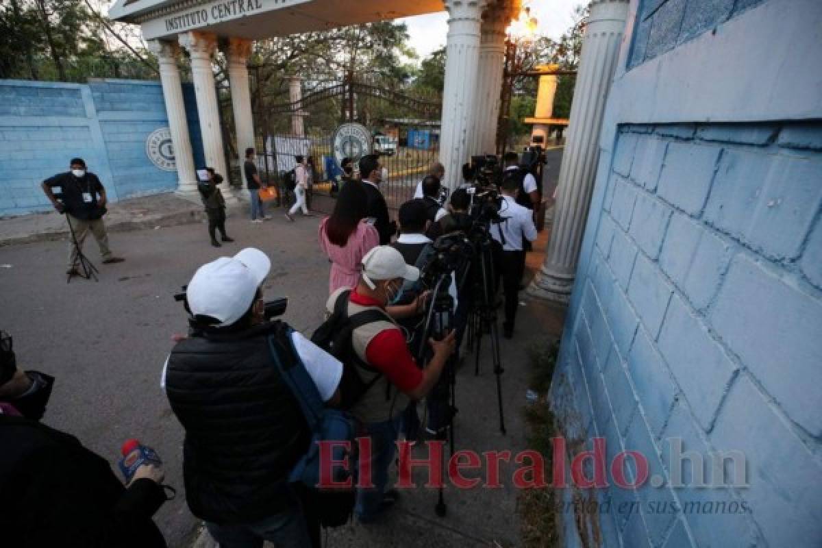 Con mascarillas y medidas de bioseguridad se desarrollan atípicas elecciones primarias (Fotos)