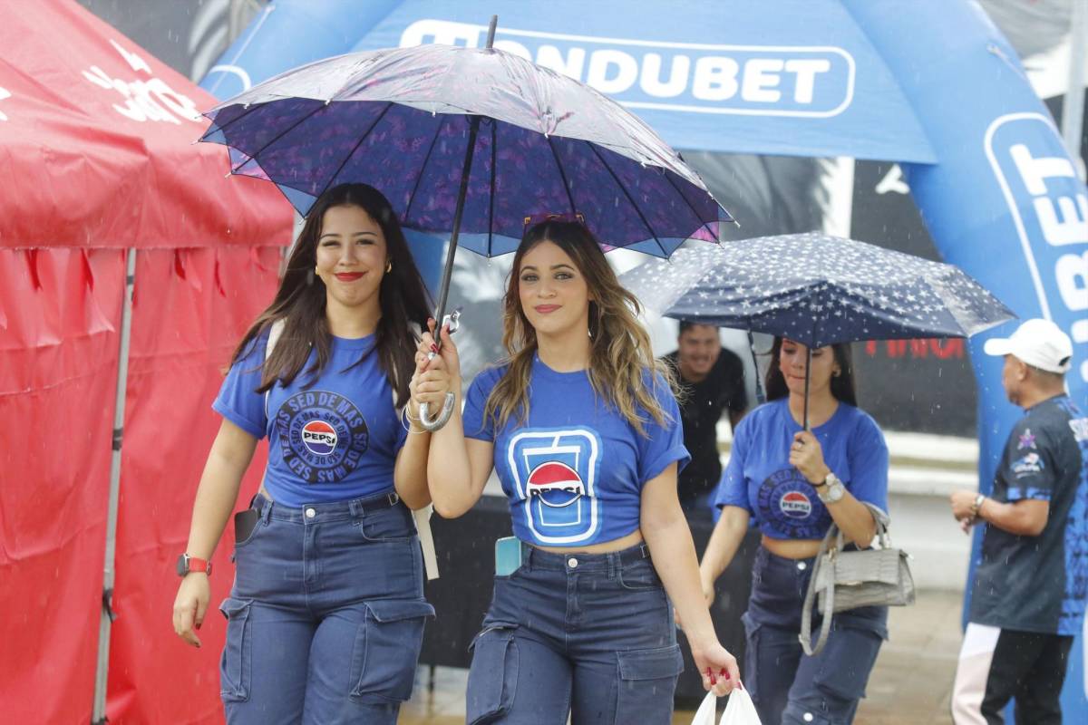 ¡Locura por la H! Ambiente de fiesta se respira previo al Honduras vs México en San Pedro Sula