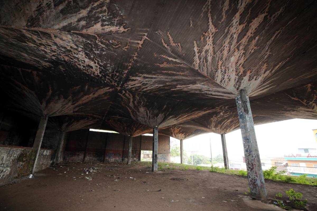 Más de dos décadas de abandono cumple el Centro Social Universitario