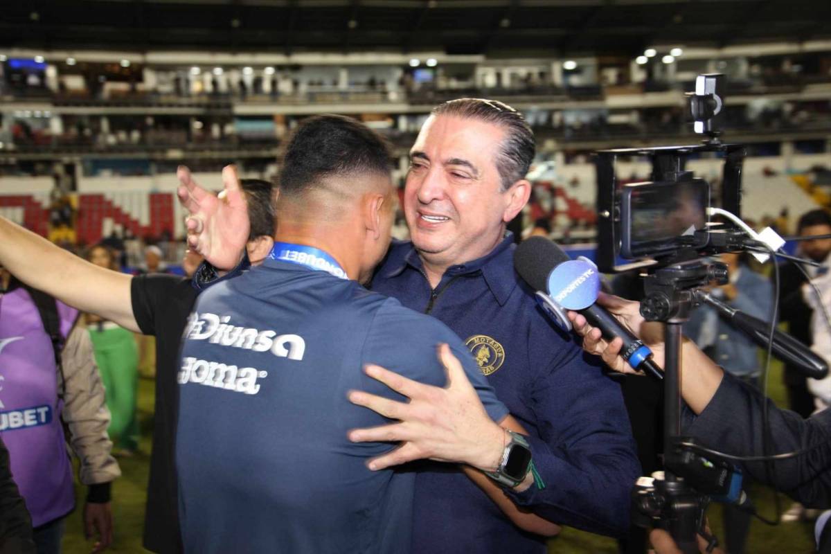 Motagua celebra la obtención de su copa 19 en Liga Nacional: Besos, lágrimas y emoción