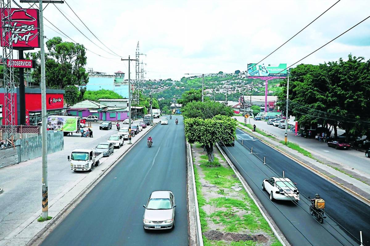 Más proyectos viales en pausa para dar prioridad a bacheos en las calles