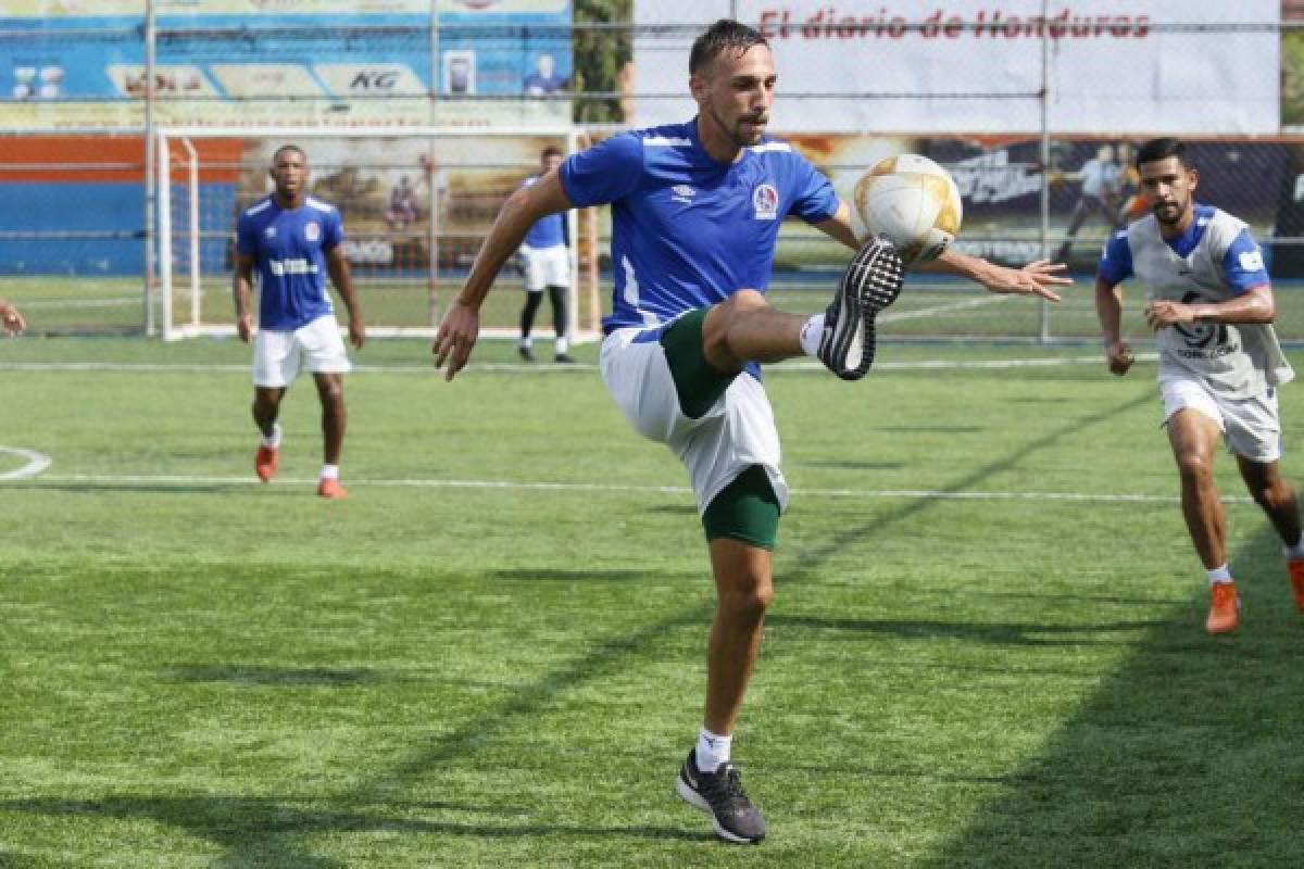 Pedro Troglio y sus fiascos de fichajes en sus años al frente del Olimpia