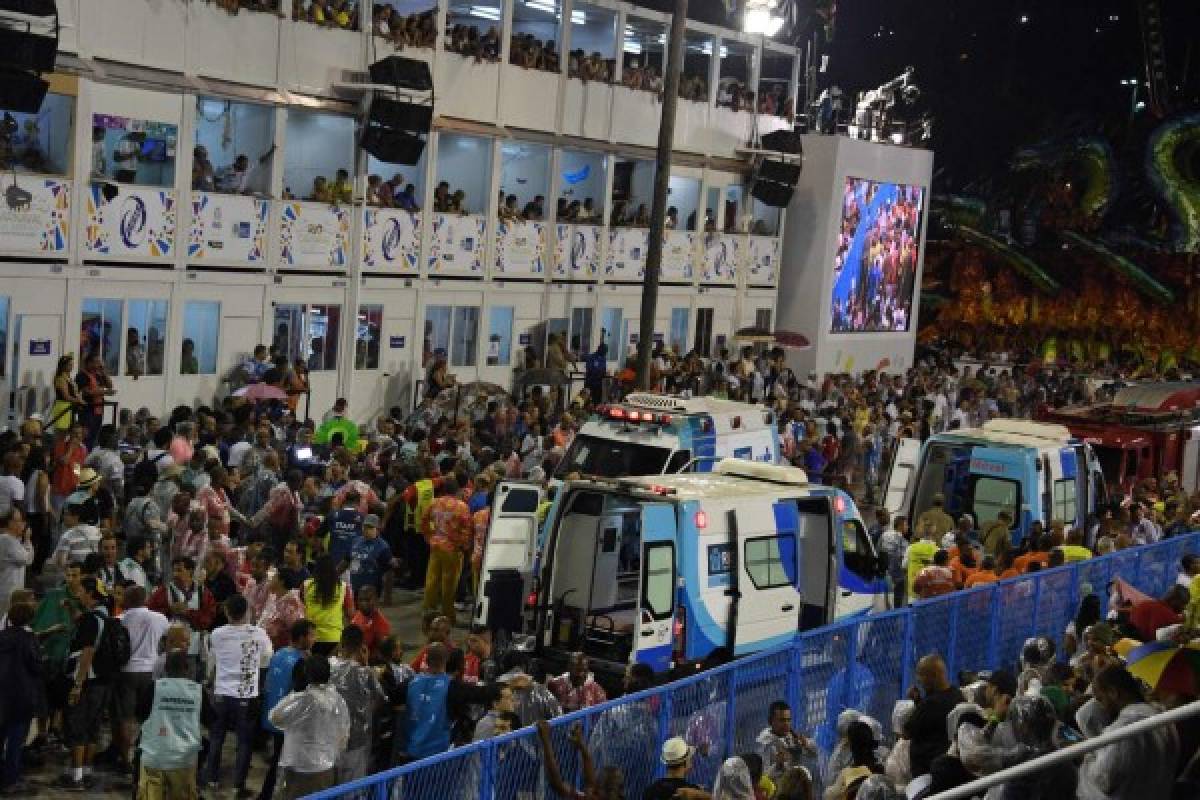 Accidente con 20 heridos empaña inicio de desfiles del Carnaval de Rio 