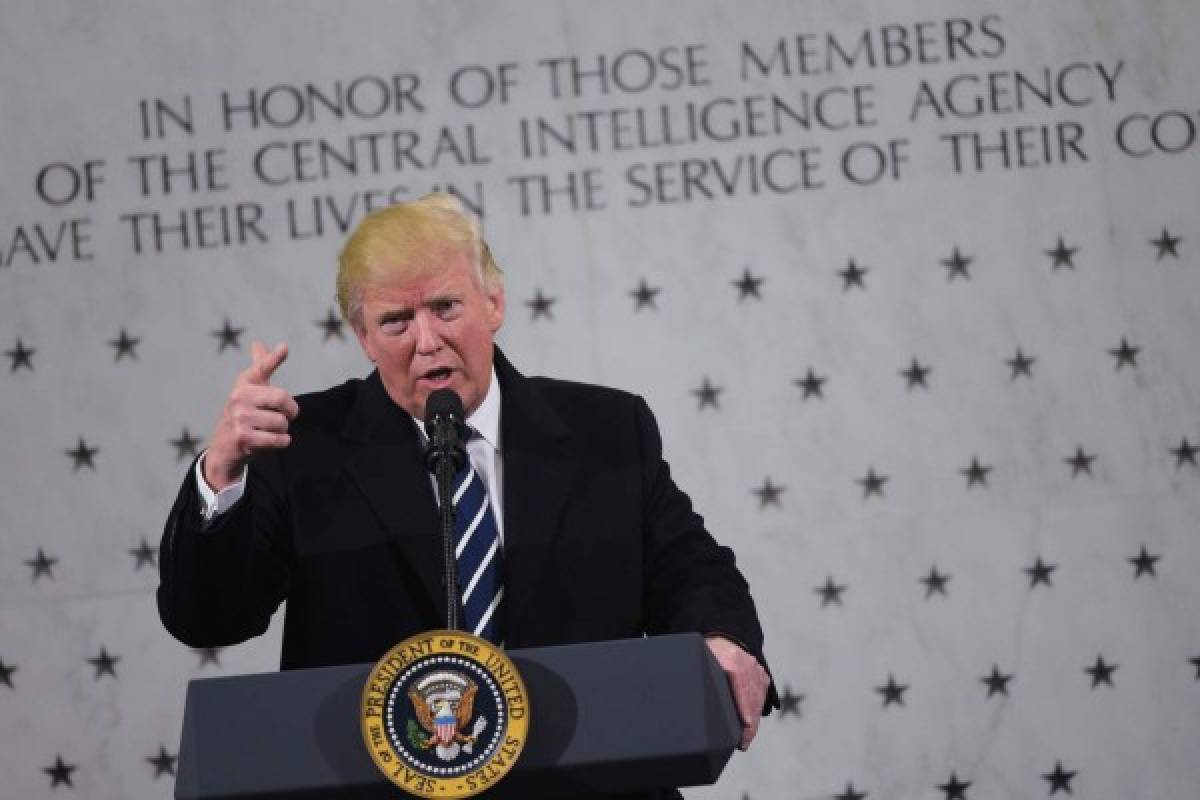 Trump niega tensión con agencias de inteligencia en visita a la CIA  