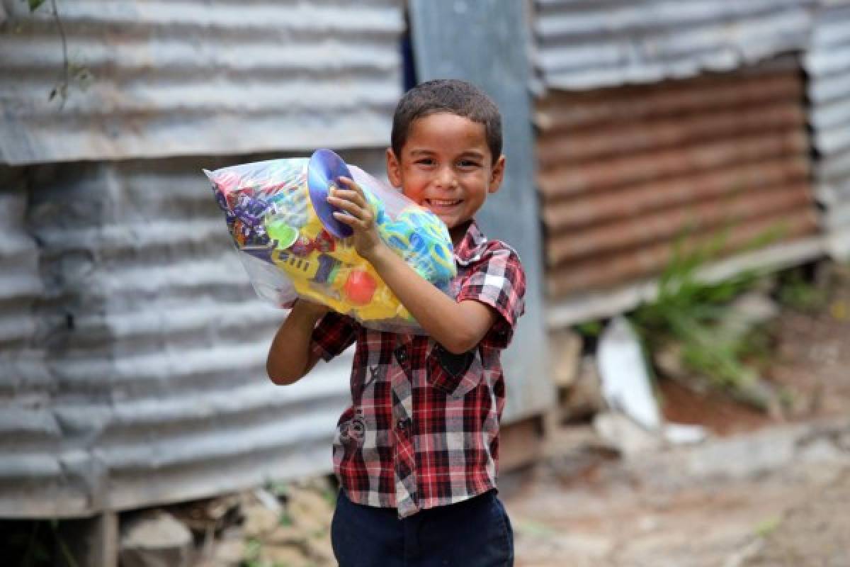 Arranca jornada de sonrisas a cambio de juguetes