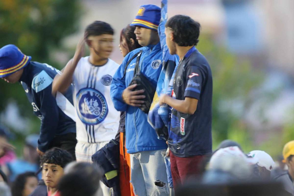 En fotos: Ambientazo de los azules, disturbios y sonrisa de Auzmendi previo al Motagua vs Olimpia