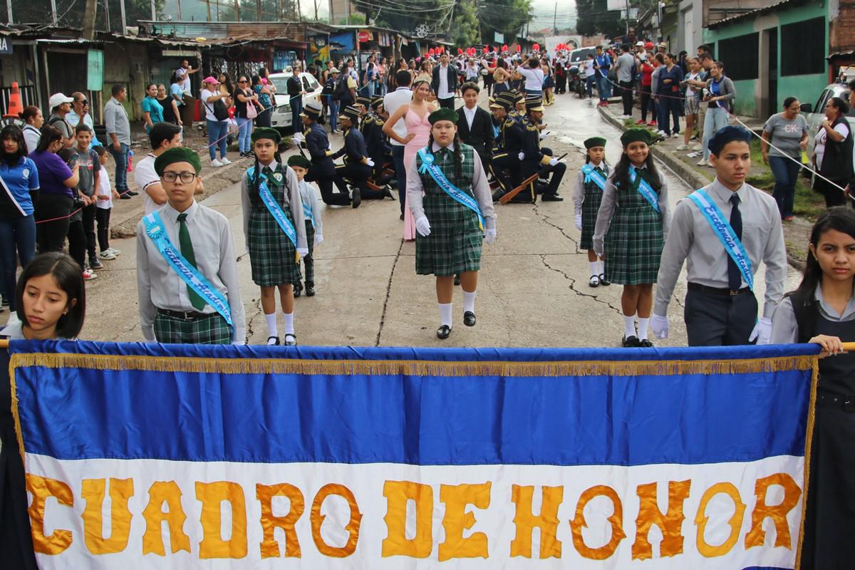 Con colorido desfile colonia San Miguel de Tegucigalpa celebra su 69 aniversario