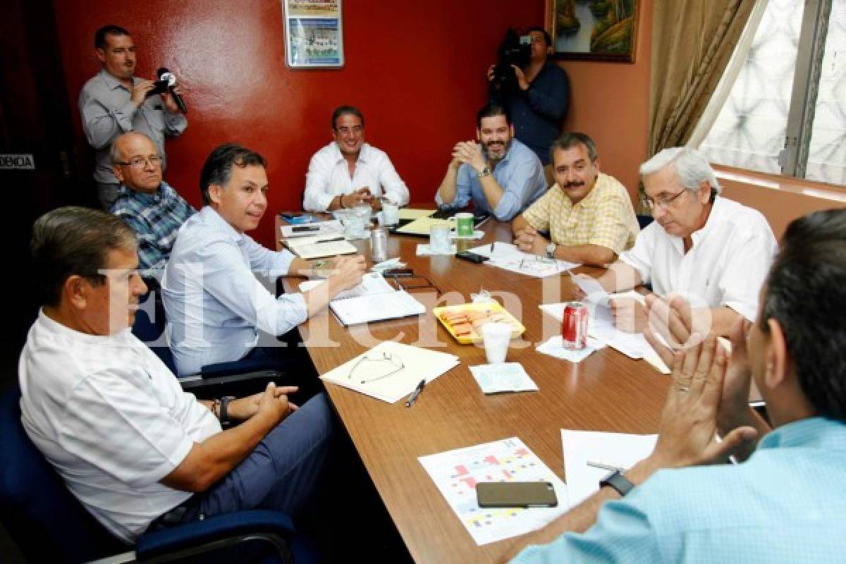 Reunión de Fenafuth y Liga Nacional