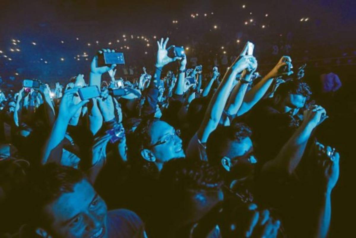 VIDEO: Un viaje musical inolvidable en concierto de Bunbury