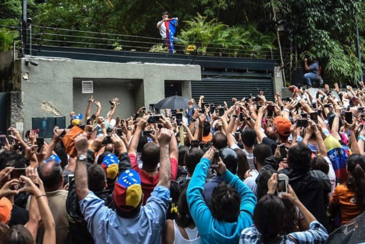 Venezuela cumple 100 días de protestas, con Leopoldo López fuera de prisión