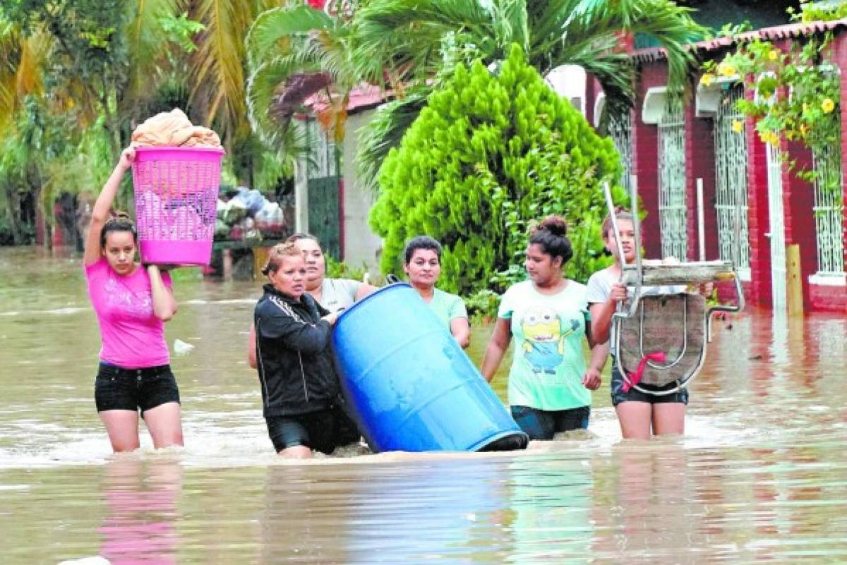 Desesperación y caos por las lluvias en la zona norte de Honduras