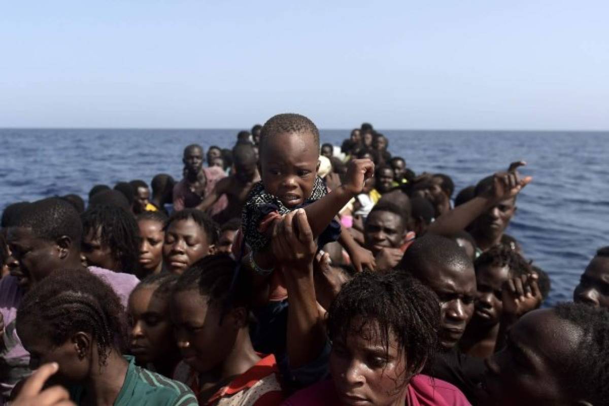 Al menos 22 muertos en barco que llevaba migrantes desde Libia