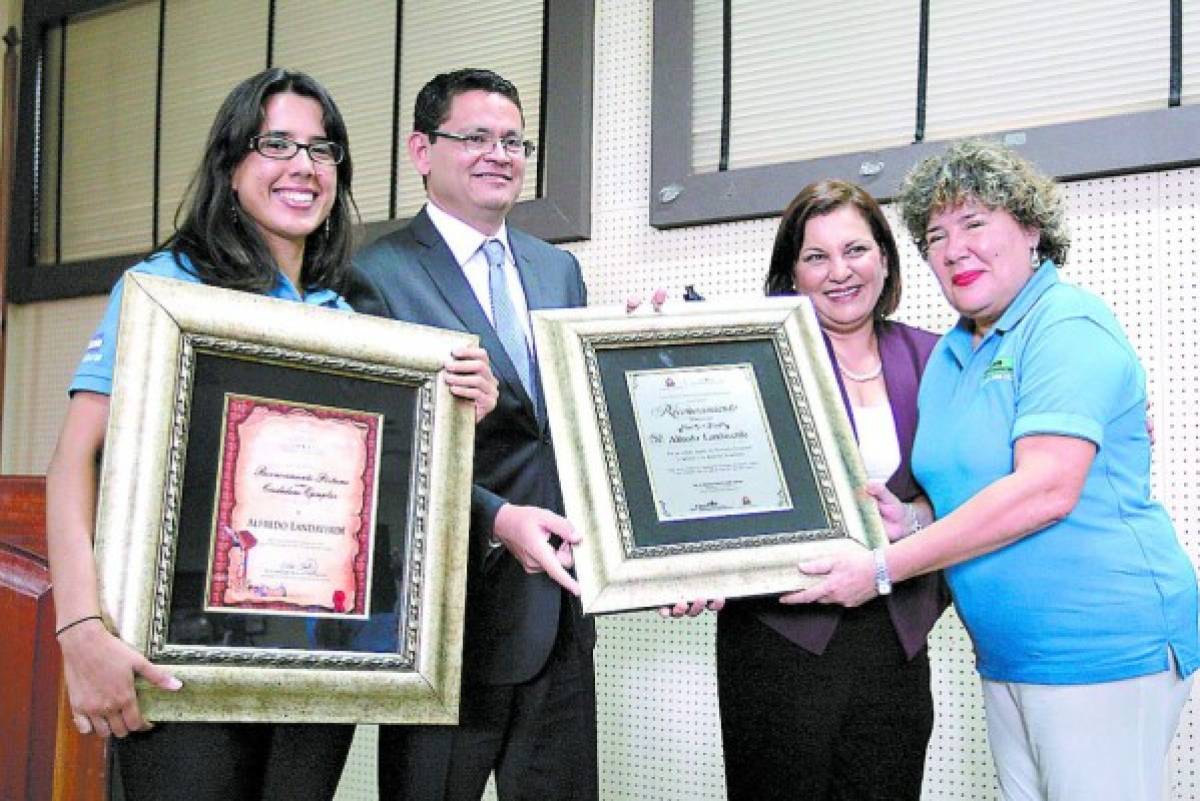 Homenaje póstumo para Alfredo Landaverde