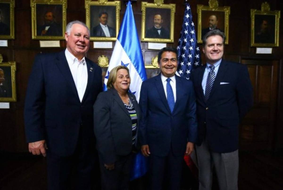 Honduras: Congresistas de EEUU se reunieron con el presidente JOH