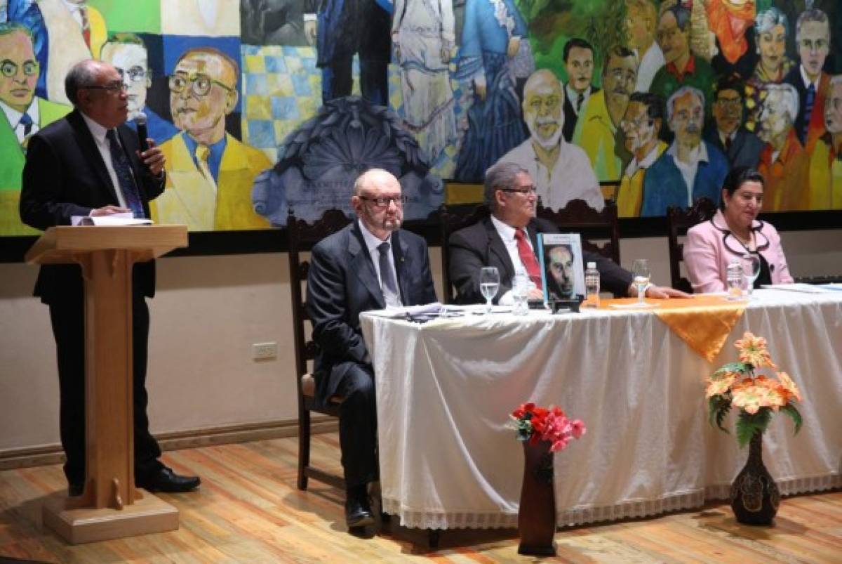 Honduras: Presentan libro en homenaje a ex catedrático Juan Antonio Medina