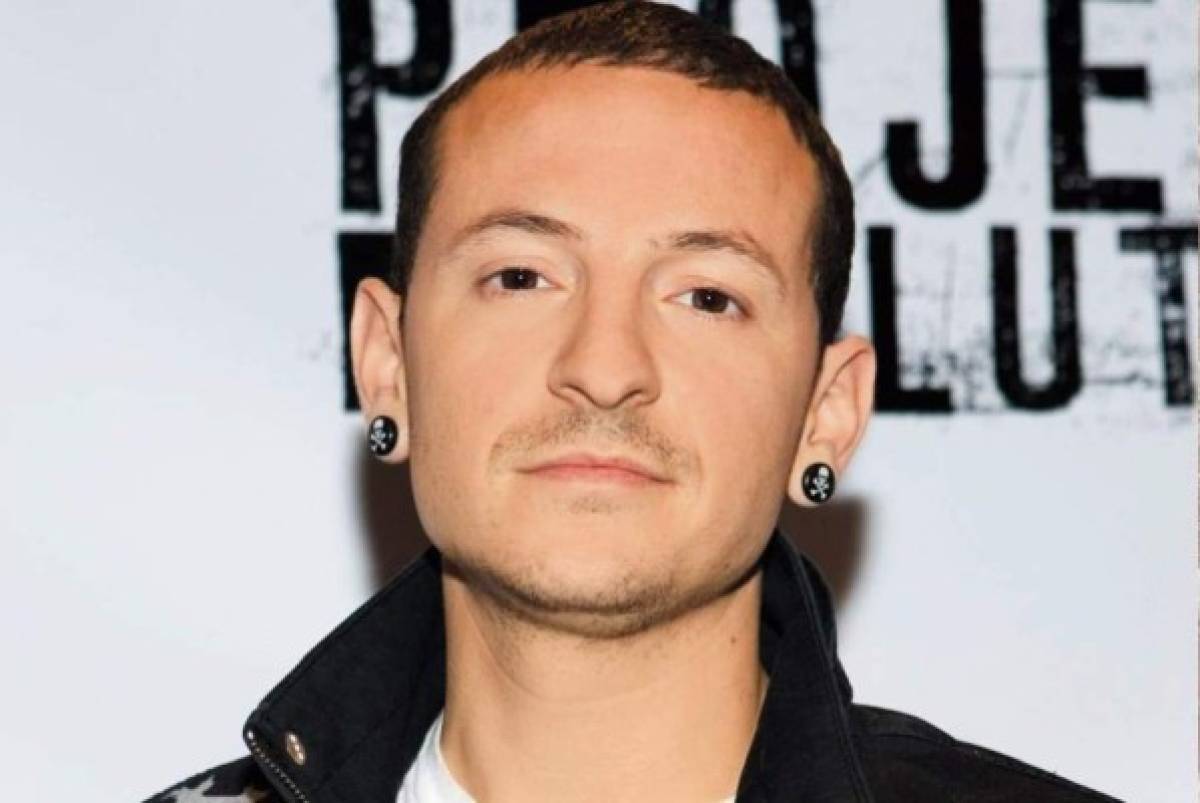 Salen a la luz sombríos detalles del pasado amoroso de Chester Bennington