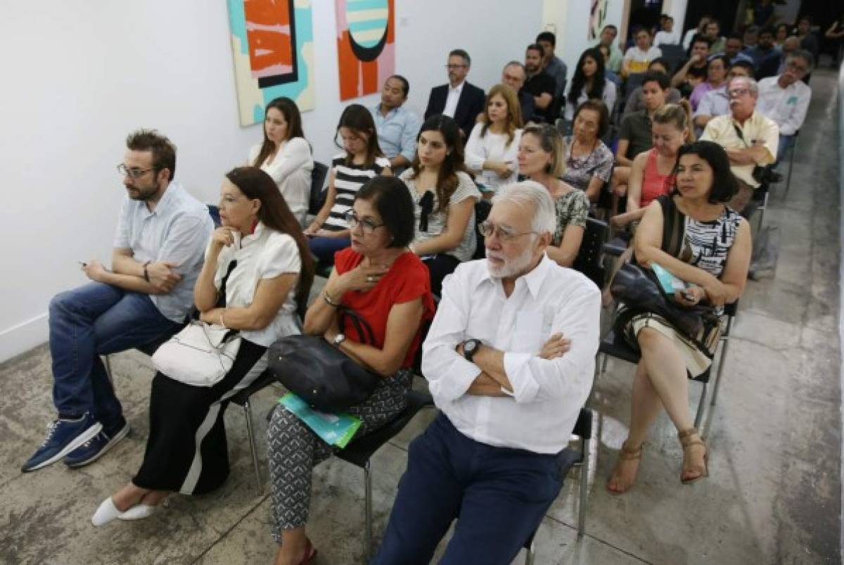 Julio Escoto en el CCET para el relanzamiento de su novela