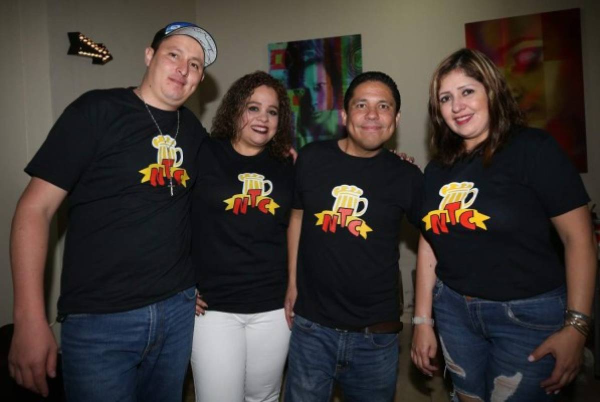 Amigos celebran una reunión especial