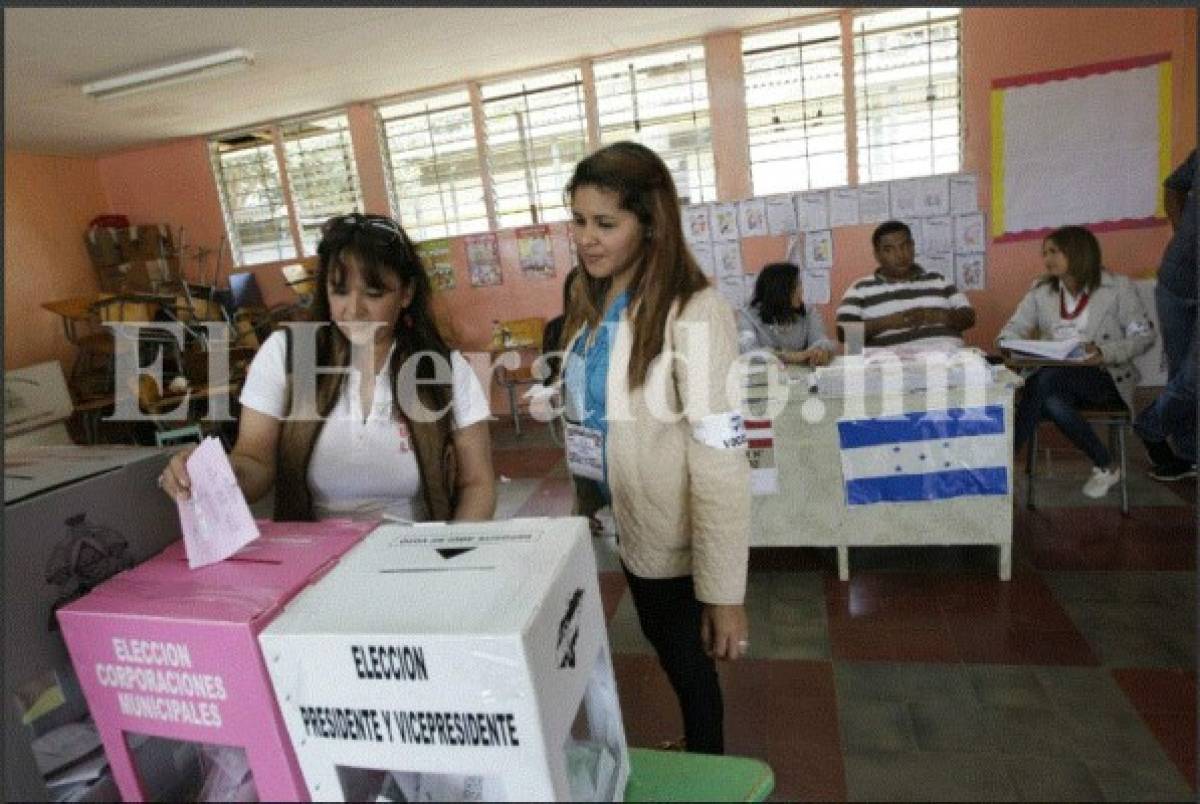 TSE cierra urnas y comienza conteo de votos; a pocos minutos de definir a los candidatos