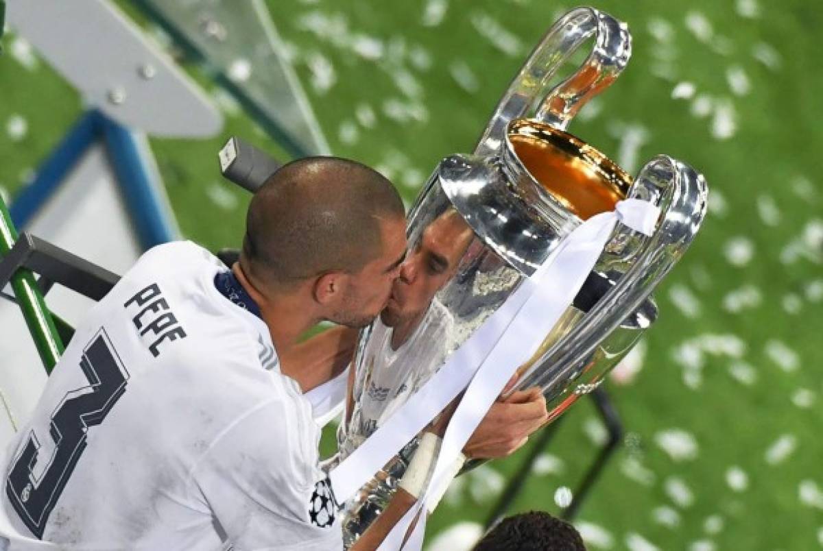 FOTOS: Jugadores del Real Madrid con la copa