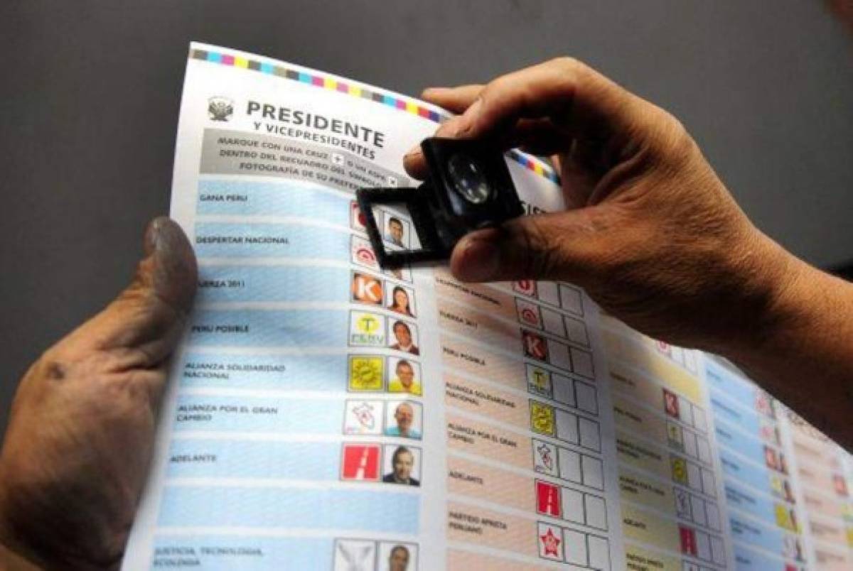 Peruanos votan para elegir presidente con la vista puesta en el balotaje