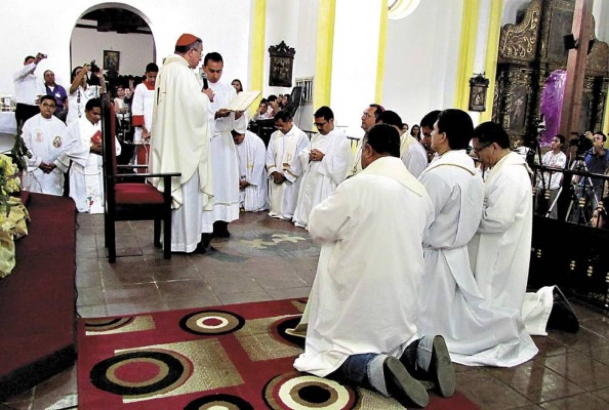 Cardenal hondureño oficia Misa Crismal en Danlí