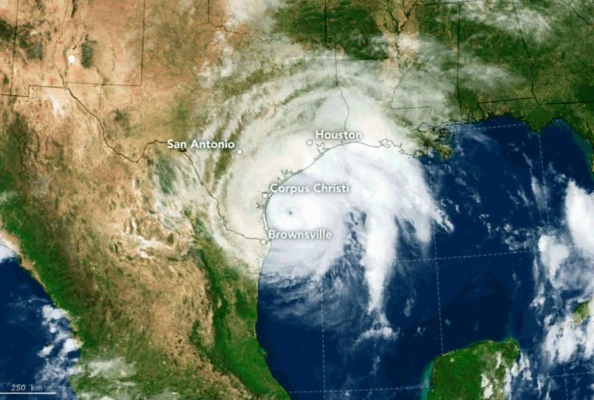 Huracán Harvey avanza a categoría 3 con vientos de casi 200 km/h