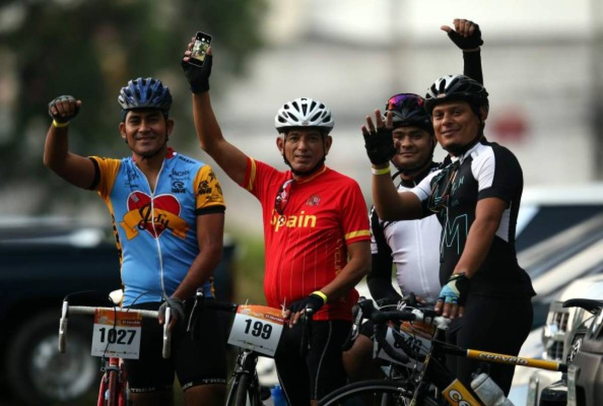 El ciclismo solidario ganó la carrera; en la Vuelta todos nos hicimos un solo nudo...