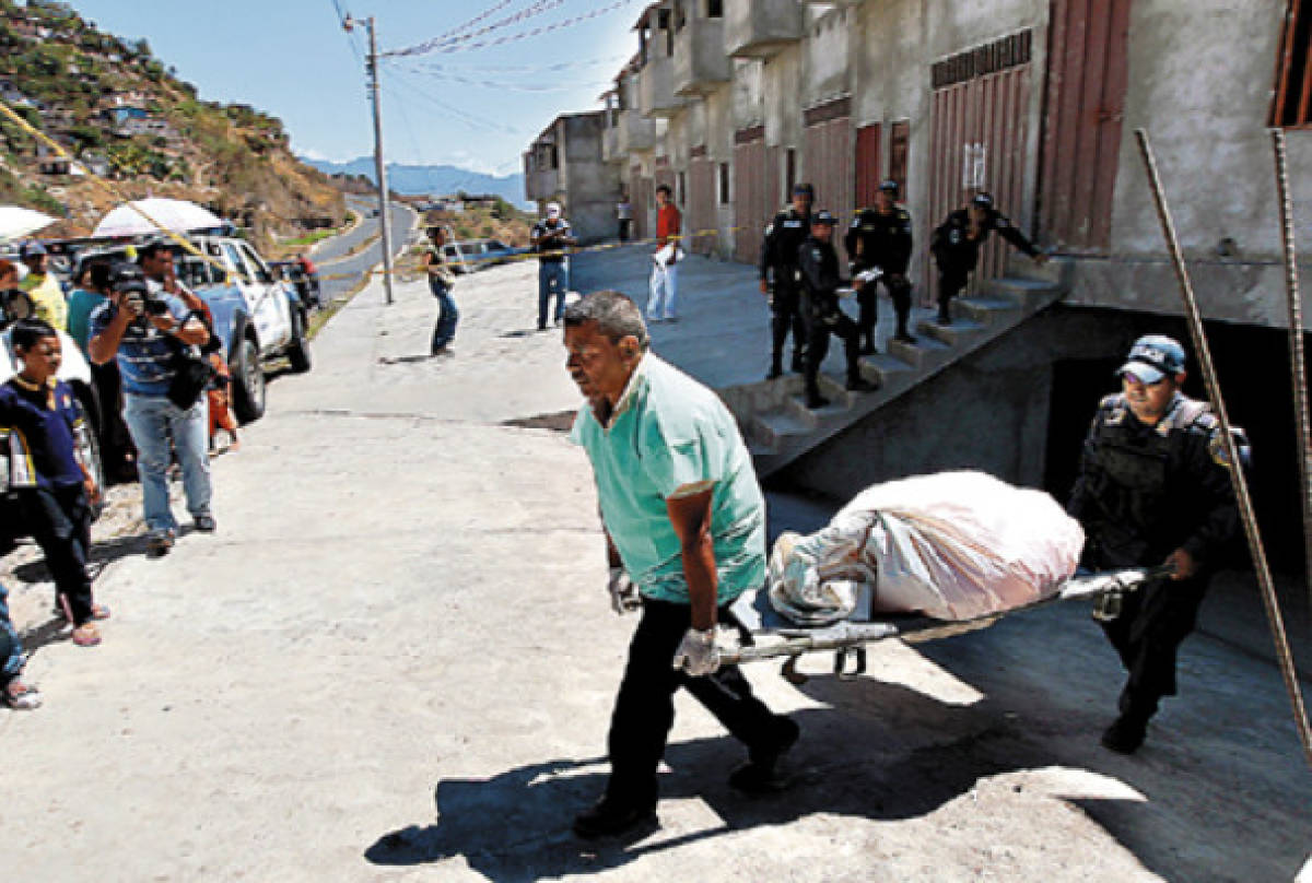 En saco encuentran cadáver de mujer en anillo periférico