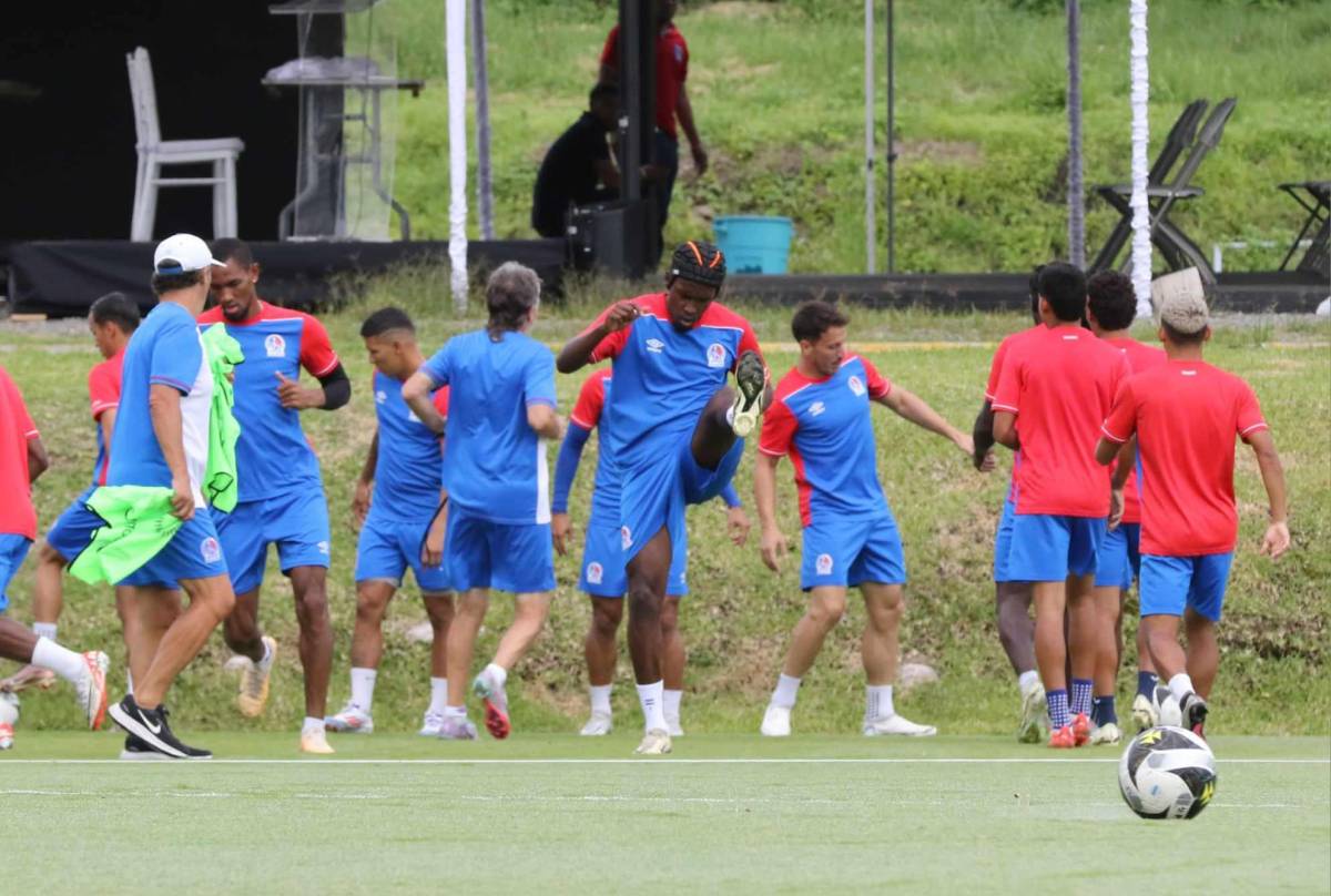 Alberth Elis se incorporó a los entrenamientos de Olimpia en el CAR.