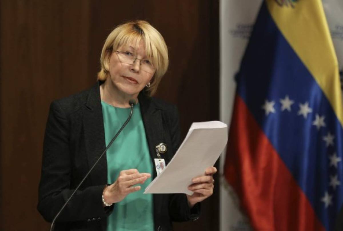 Destituida fiscal de Venezuela viaja de Colombia a Brasil   