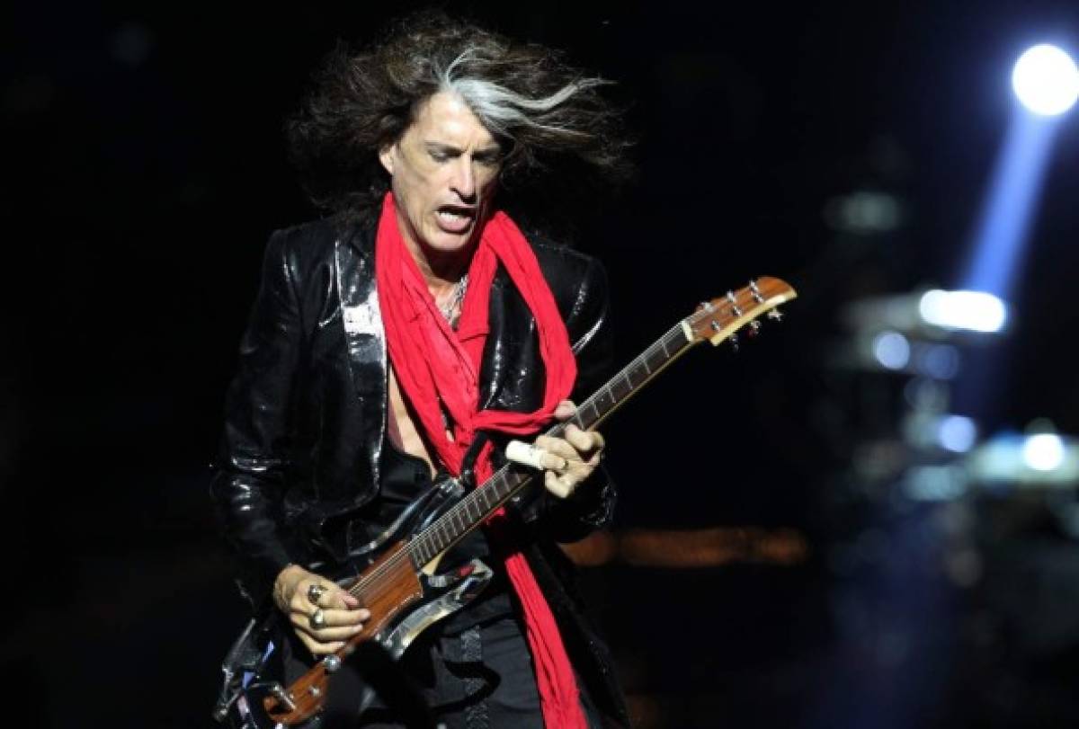 Joe Perry, guitarrista de Aerosmith, se desvanece durante un recital