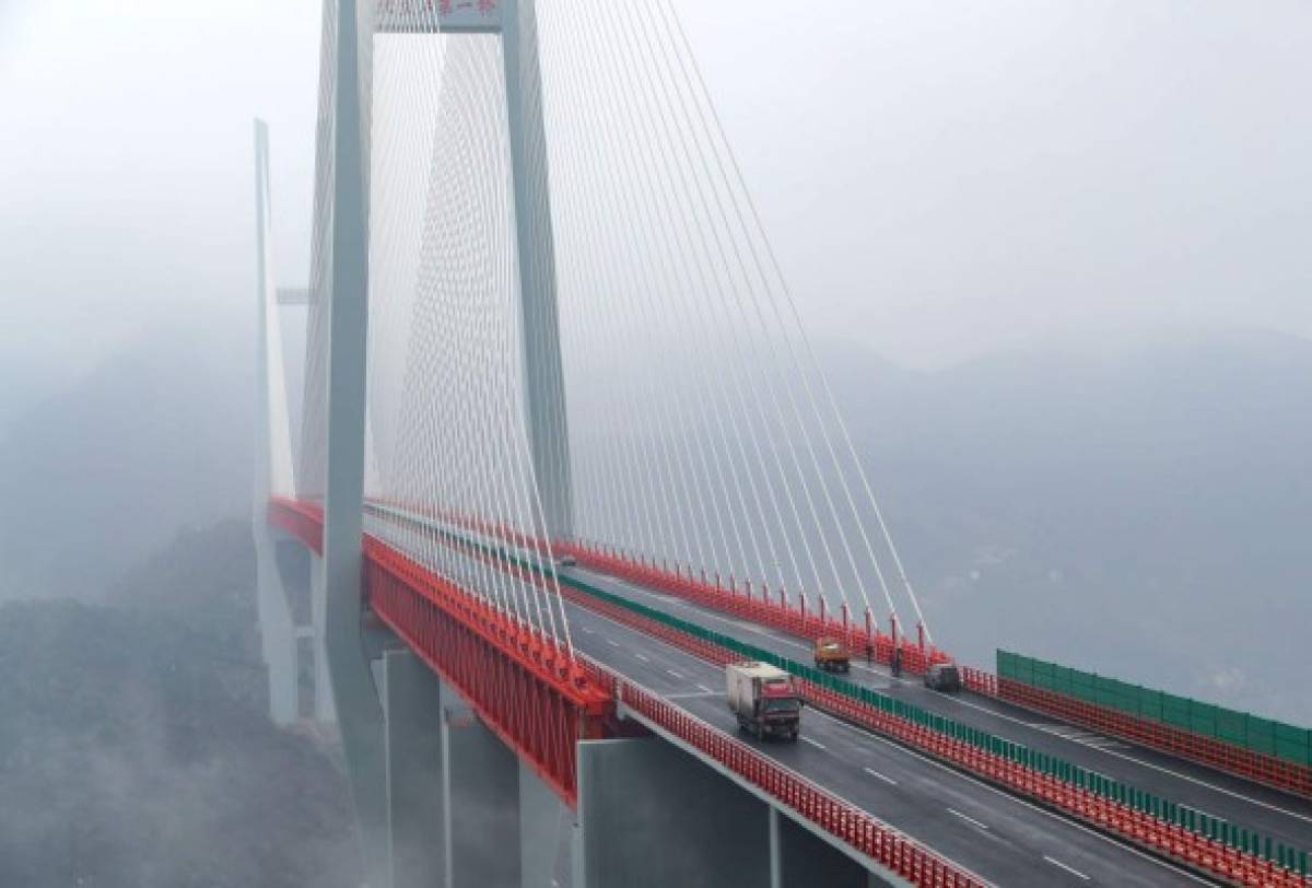 Abre en China el puente más alto del mundo  