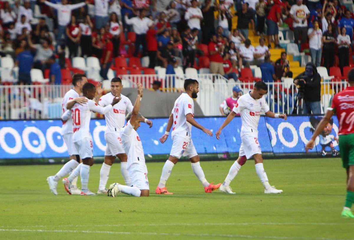 Celebración de José Mario Pinto tras el golazo ante Marathón.