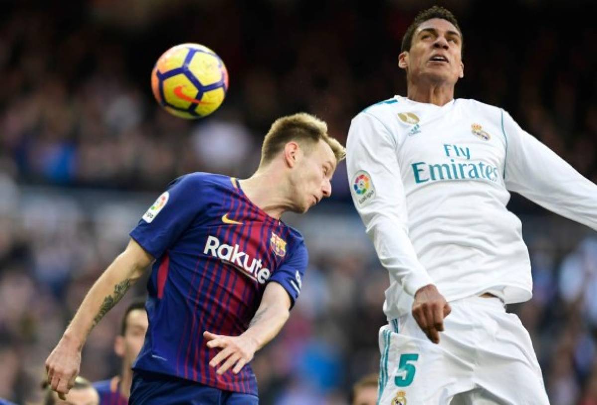 'No vamos a bajar los brazos', dice Varane tras derrota del Real Madrid 3-0 ante el Barcelona   