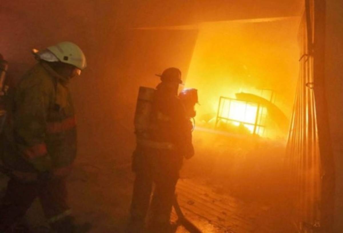 Incendio en hospital deja al menos 25 muertos en Arabia Saudita