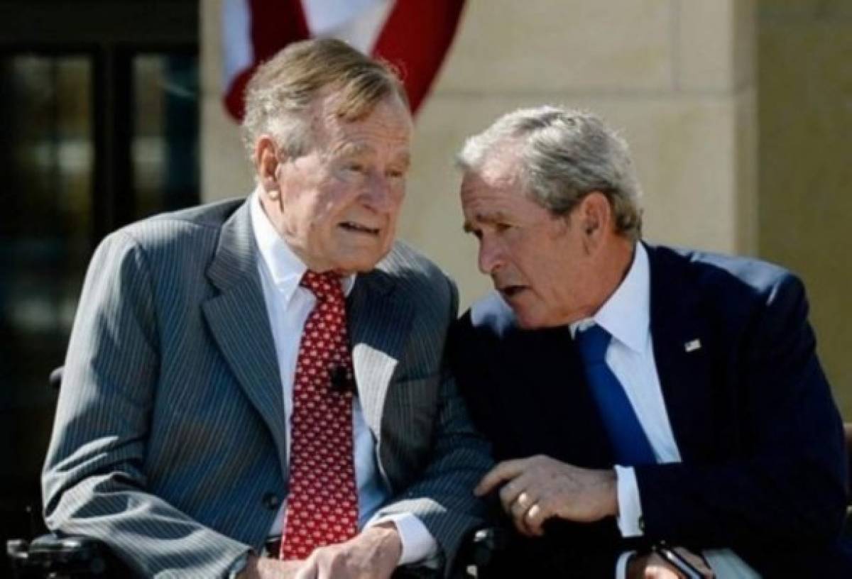 Expresidente George H.W. Bush pasa cuarta noche en un hospital