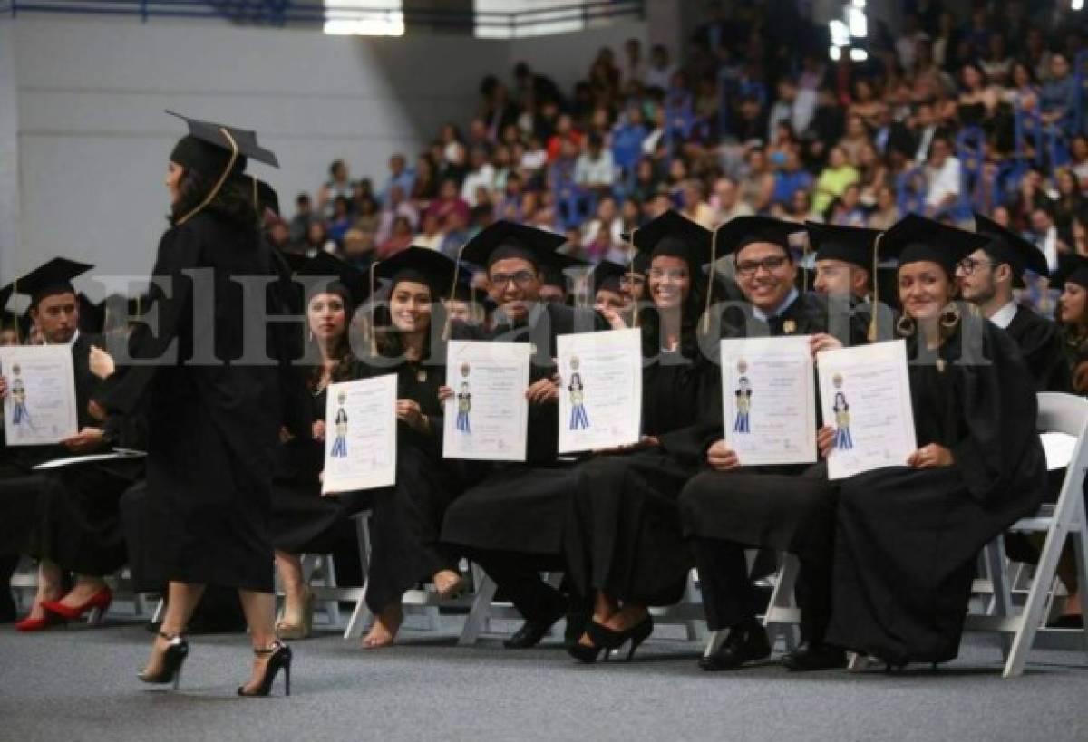 Honduras: UNAH gradúa 288 nuevos médicos y un odontólogo