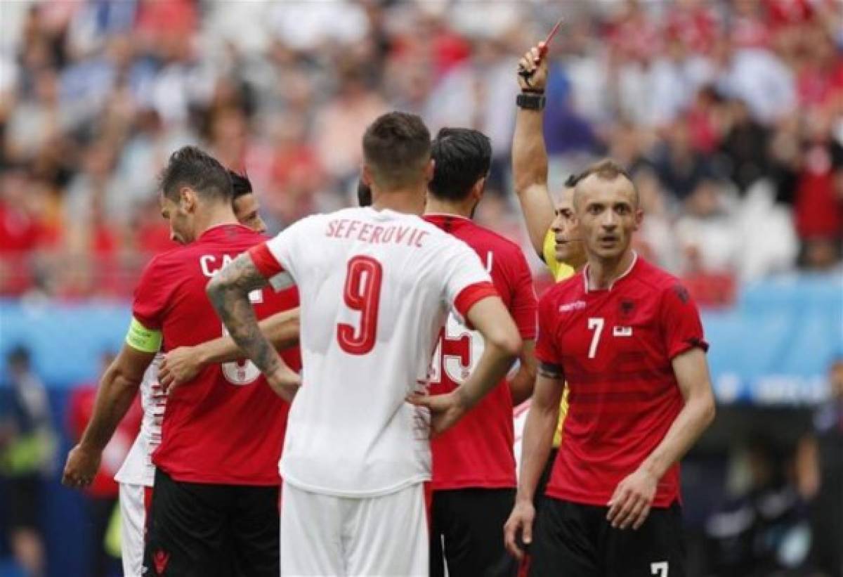 El capitán albanés Lorik Cana, primer expulsado de la Eurocopa-2016