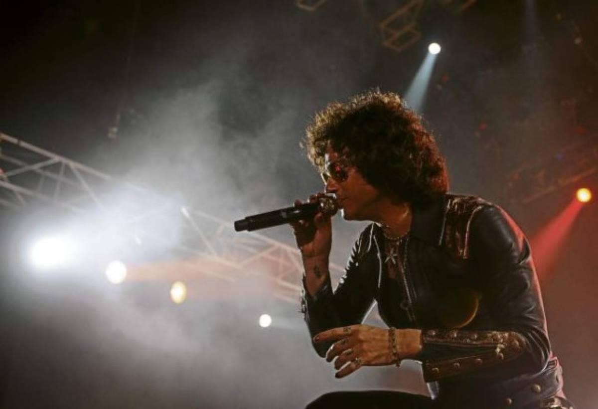 VIDEO: Un viaje musical inolvidable en concierto de Bunbury