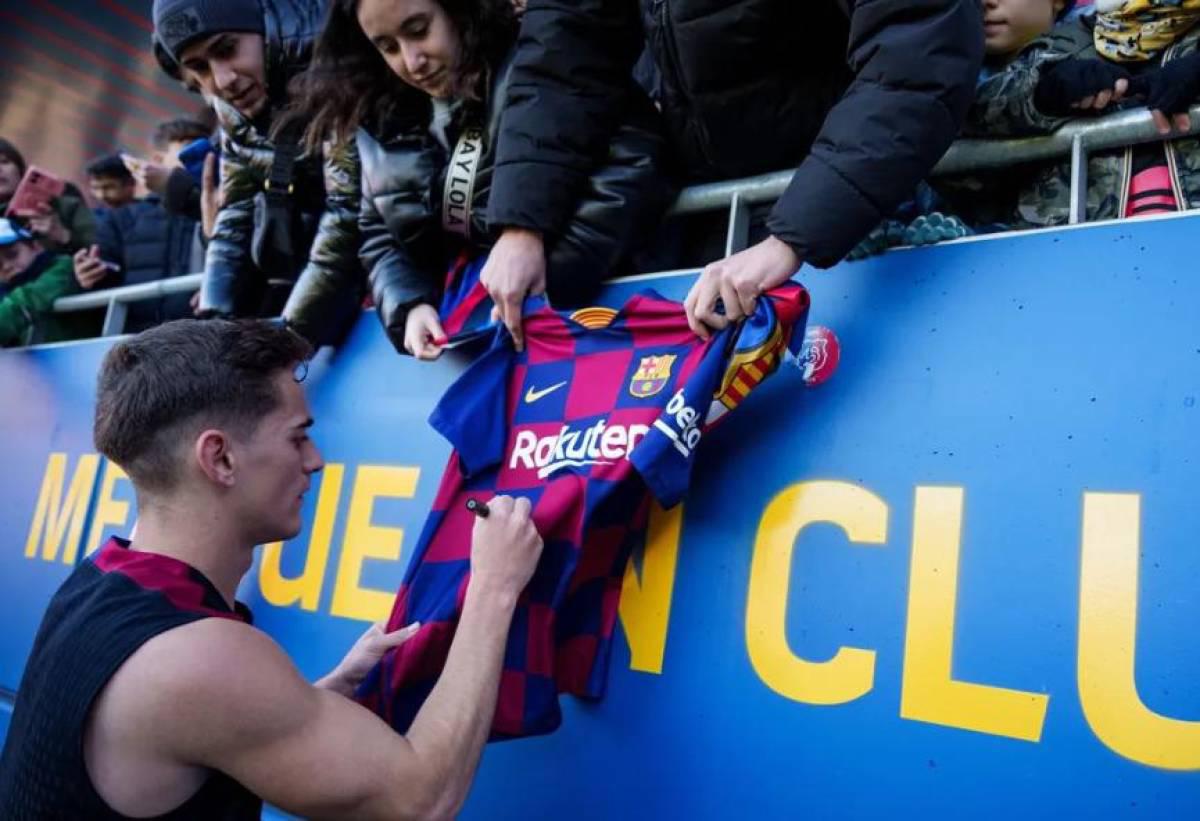 Barcelona abre las puertas en entrenamiento y llegan miles de aficionados