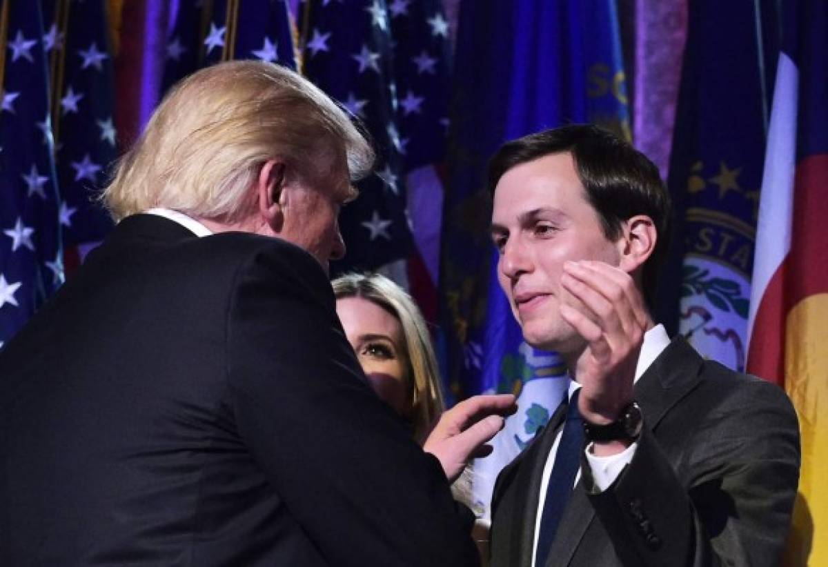 Kushner, también un multimillonario e inversionista en la industria de bienes raíces, planea vender a su hermano todas las acciones en la empresa familiar que dirige para poder asumir el puesto de asesor especial del presidente en la Casa Blanca. Foto AFP